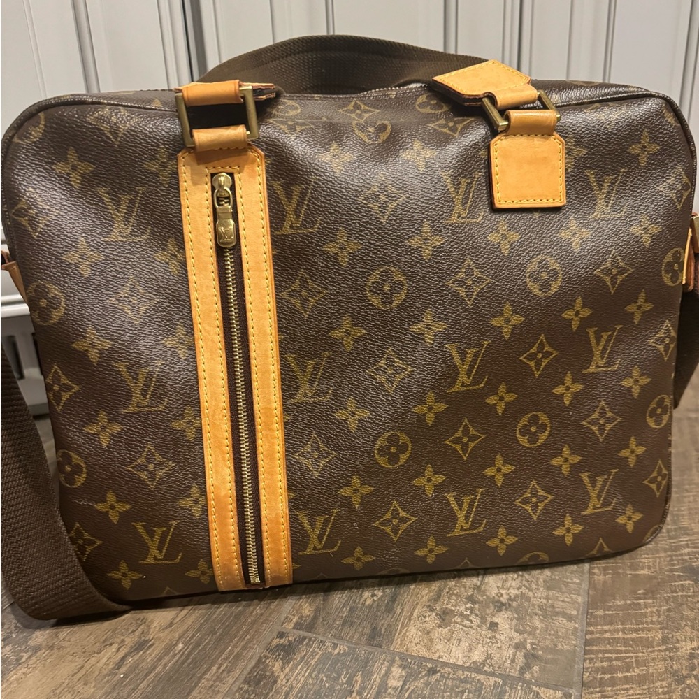 Louis Vuitton M40043 shoulder bag. Sac Bosphore monogram